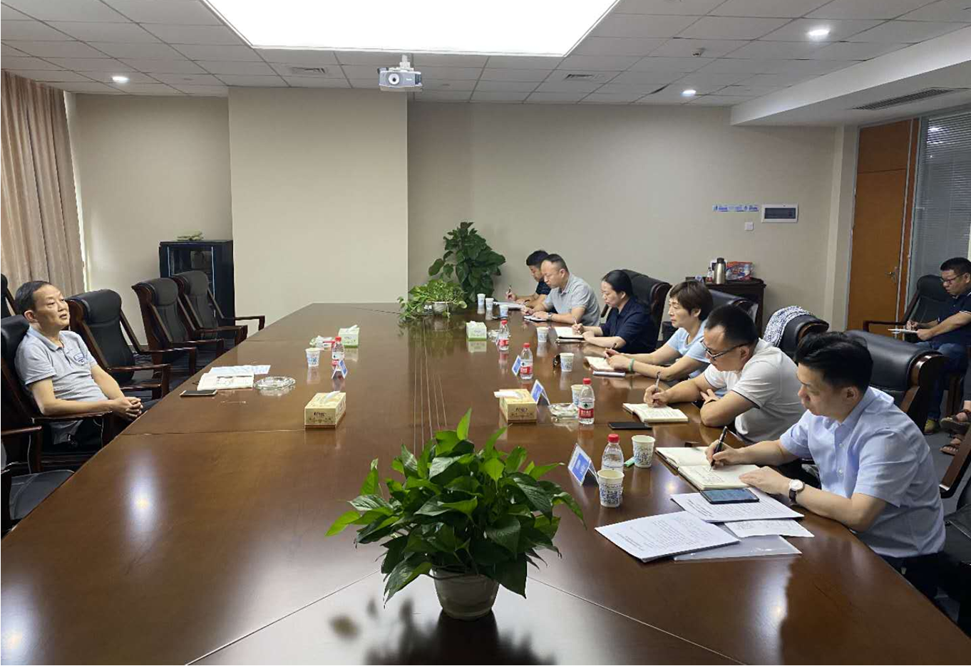 高新区管委会副主任陈远瑞主持召开专题会议深入研究数字经济产业园