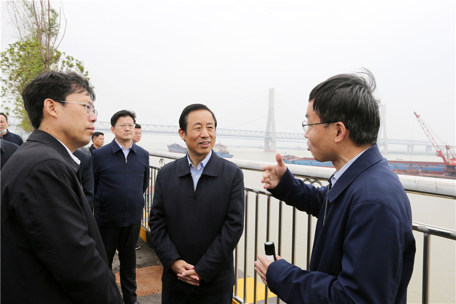 最近，省长的一系列活动，都围绕这一个字展开