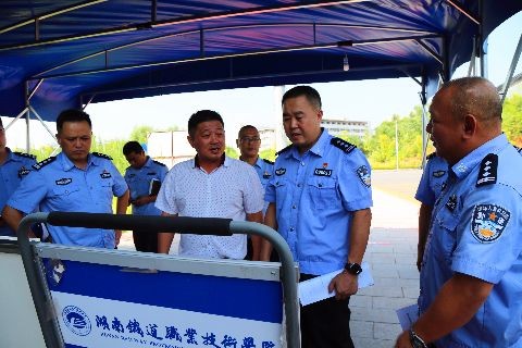 市局领导督导检查公务员录用考试安保工作
