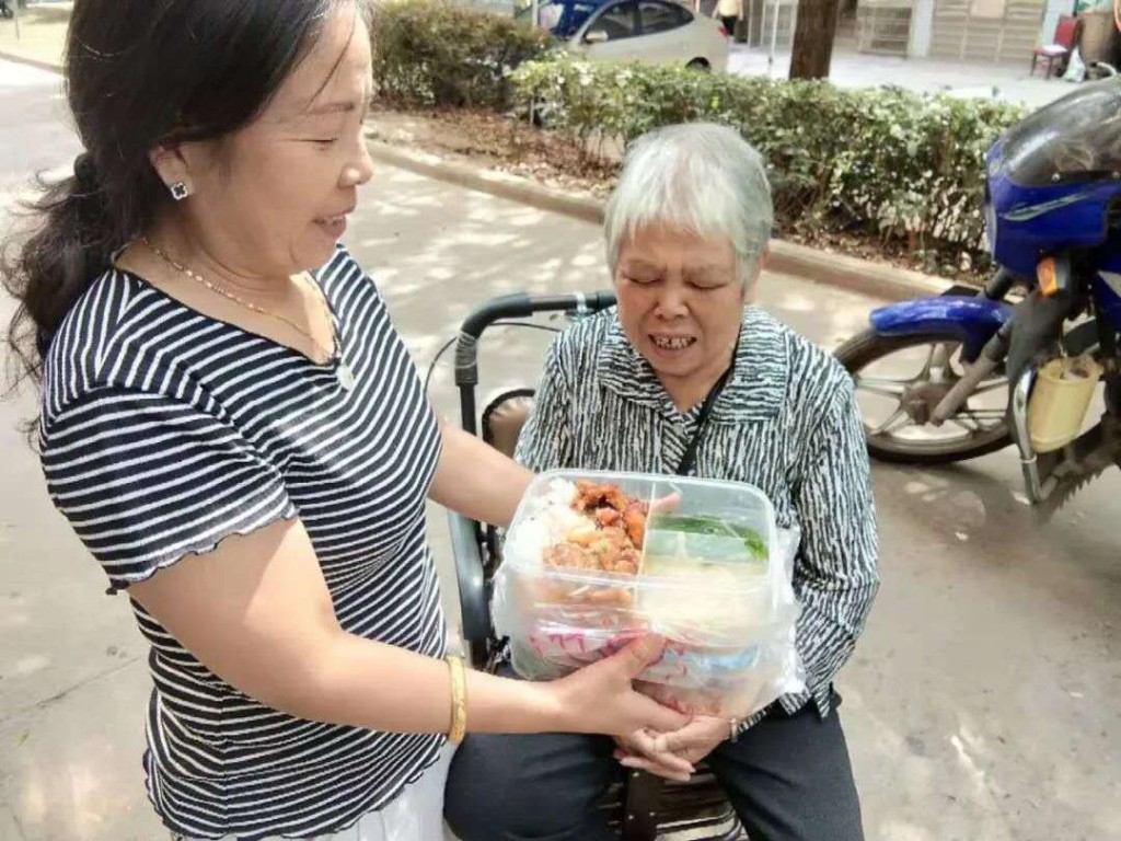 民生大礼包送达!“长者餐厅”让老人“食无忧”