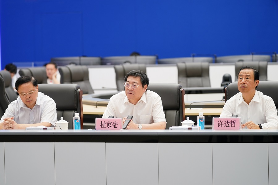 杜家毫许达哲赴省应急指挥中心调度部署防汛抗灾工作