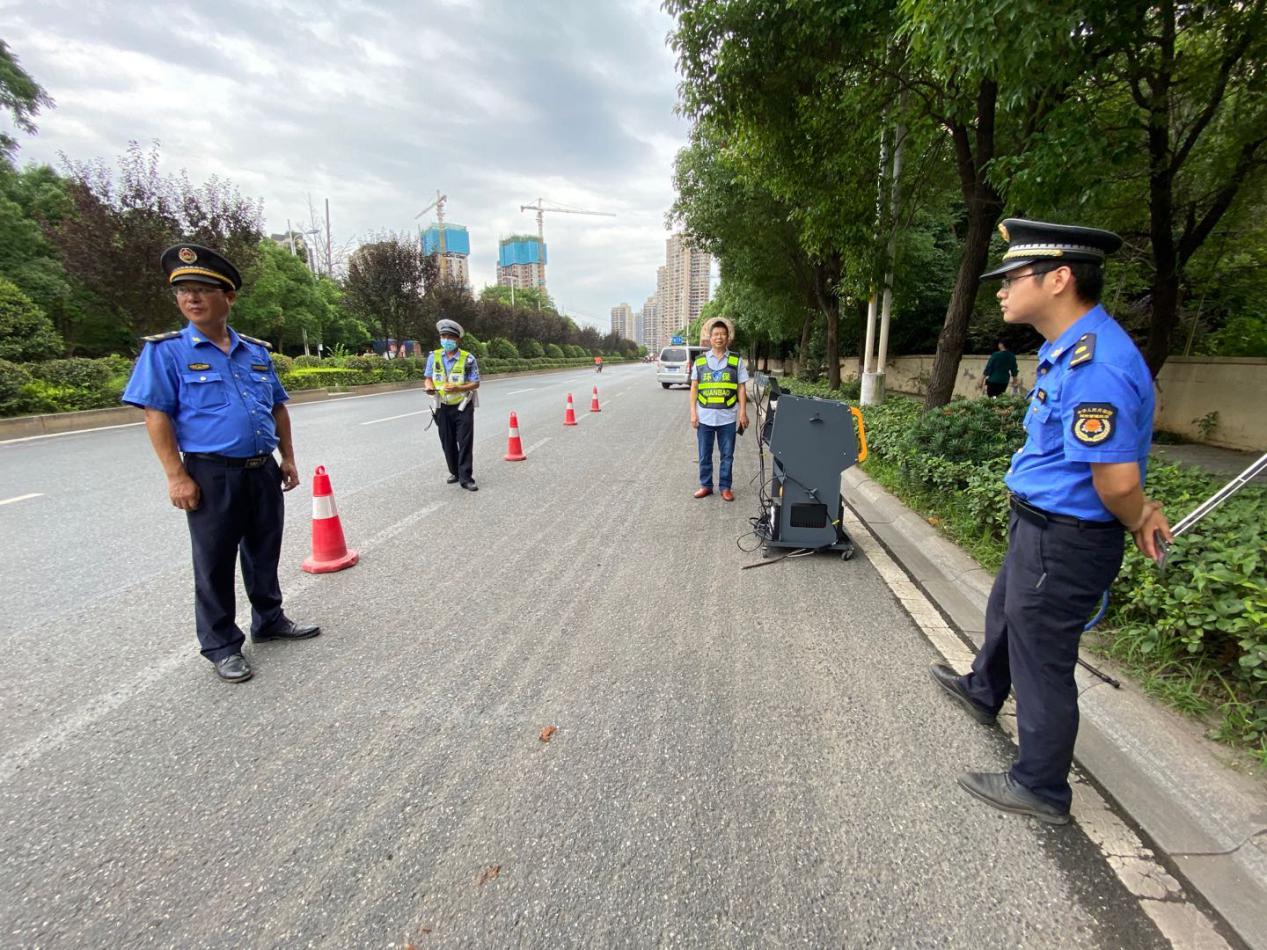 株洲市生态环境局荷塘分局开展机动车排放专项检测