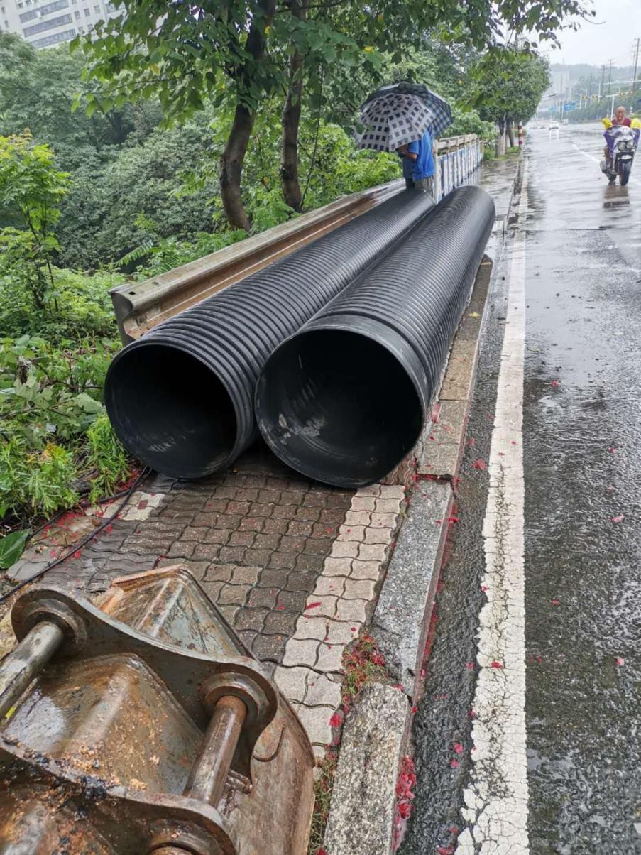 枫溪街道:社区、街道齐力排除暴雨积水险情