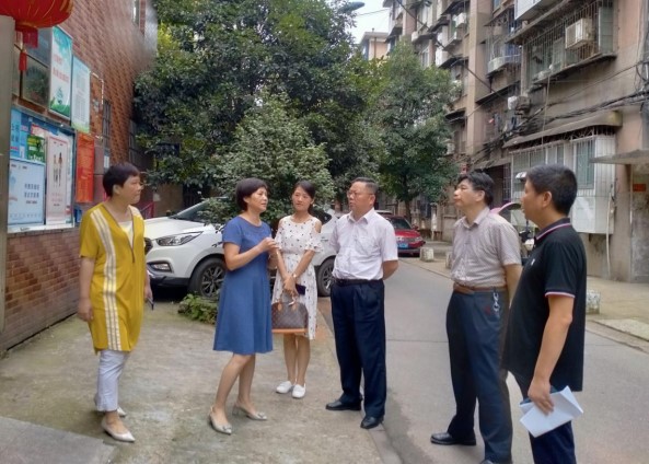 市住建局党组书记、副局长谭智勇到月塘街道调研软弱涣散党组织整顿工作