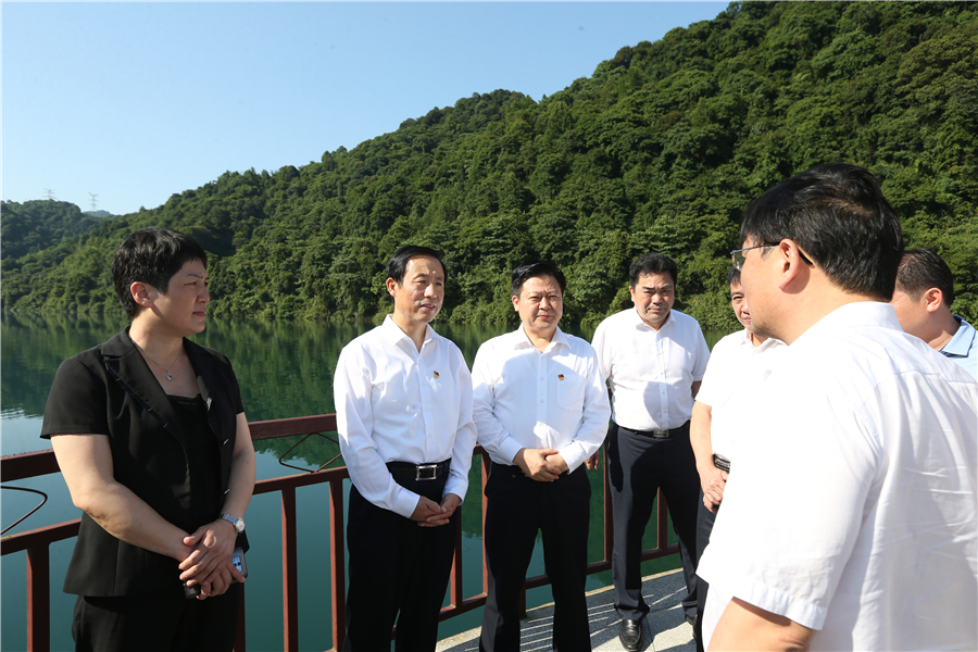 最近，省长的一系列活动，都围绕这一个字展开