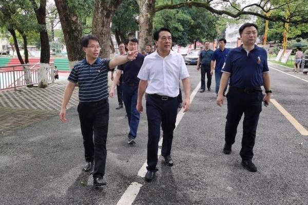 康月林视察高考、中考考点工作安排情况　强调：细化应急预案　确保考生顺利开考