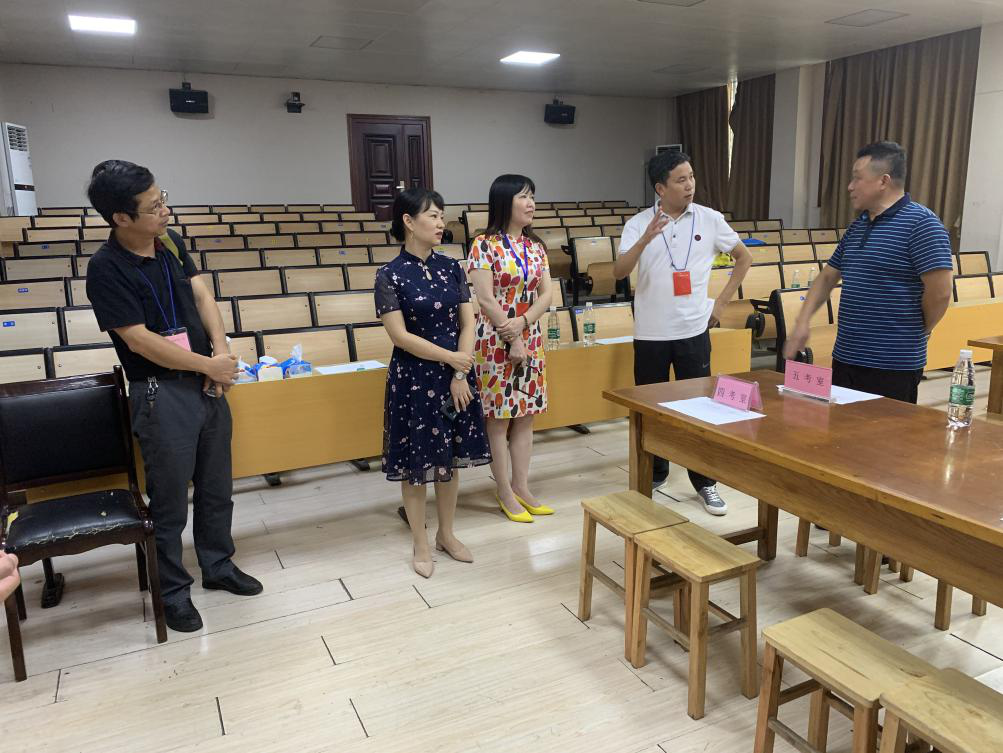 区领导深入各中考考点巡视