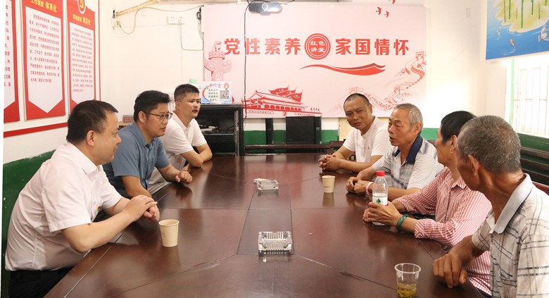 邬凌云开展“七一”走访慰问活动
