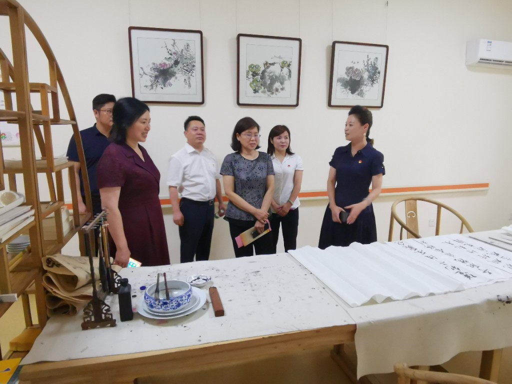省委老干局一行到湘华社区考察“美在金秋”老党员之家