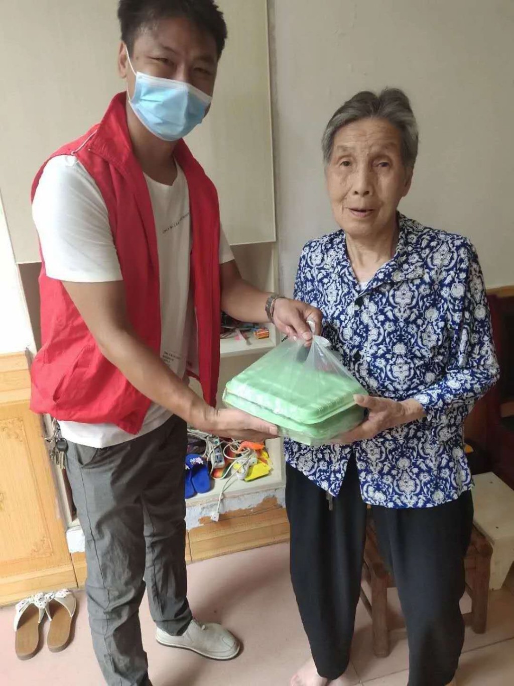 民生大礼包送达!“长者餐厅”让老人“食无忧”
