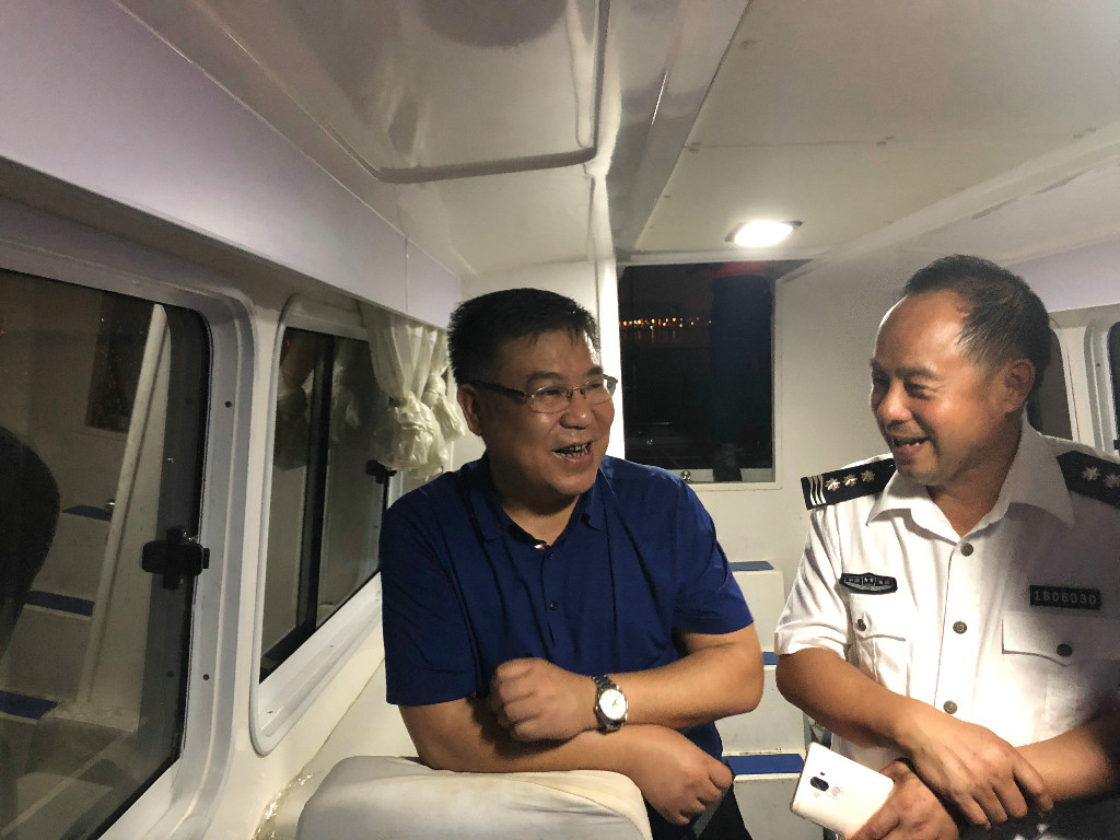 市委常委、市纪委书记、市监察委主任邓为民到湘江一线视察渔政执法工作