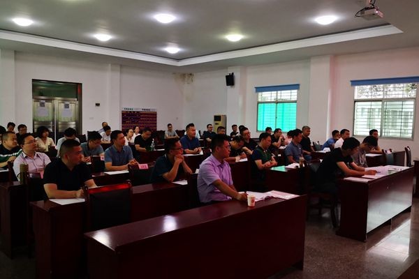吴爱清为2020年科干班学员讲党课