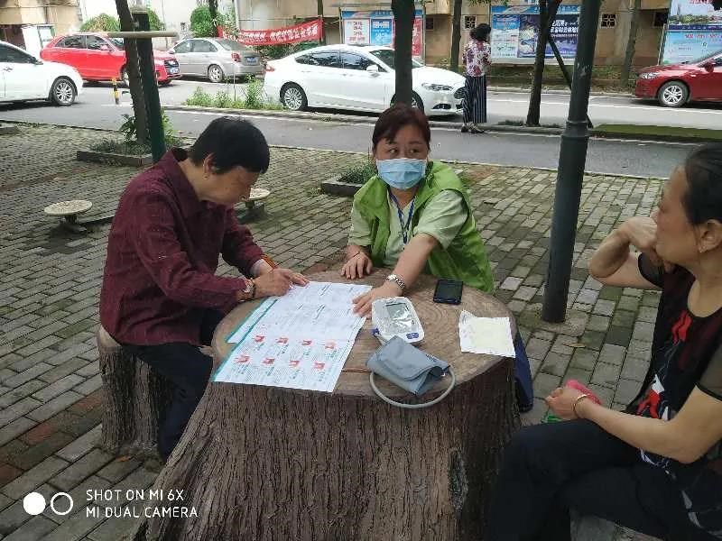 【走向我们的小康生活】基层医疗：让居民的满意体验再提高一点