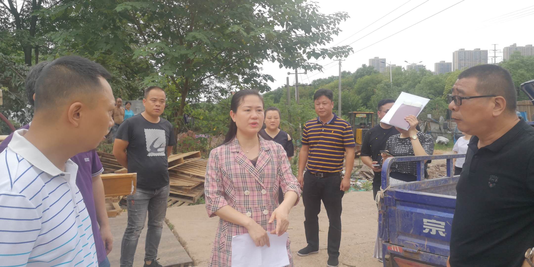 株洲市天元区对西环线附近"砂厂"违法经营问题开展多部门联合检查整治专项行动