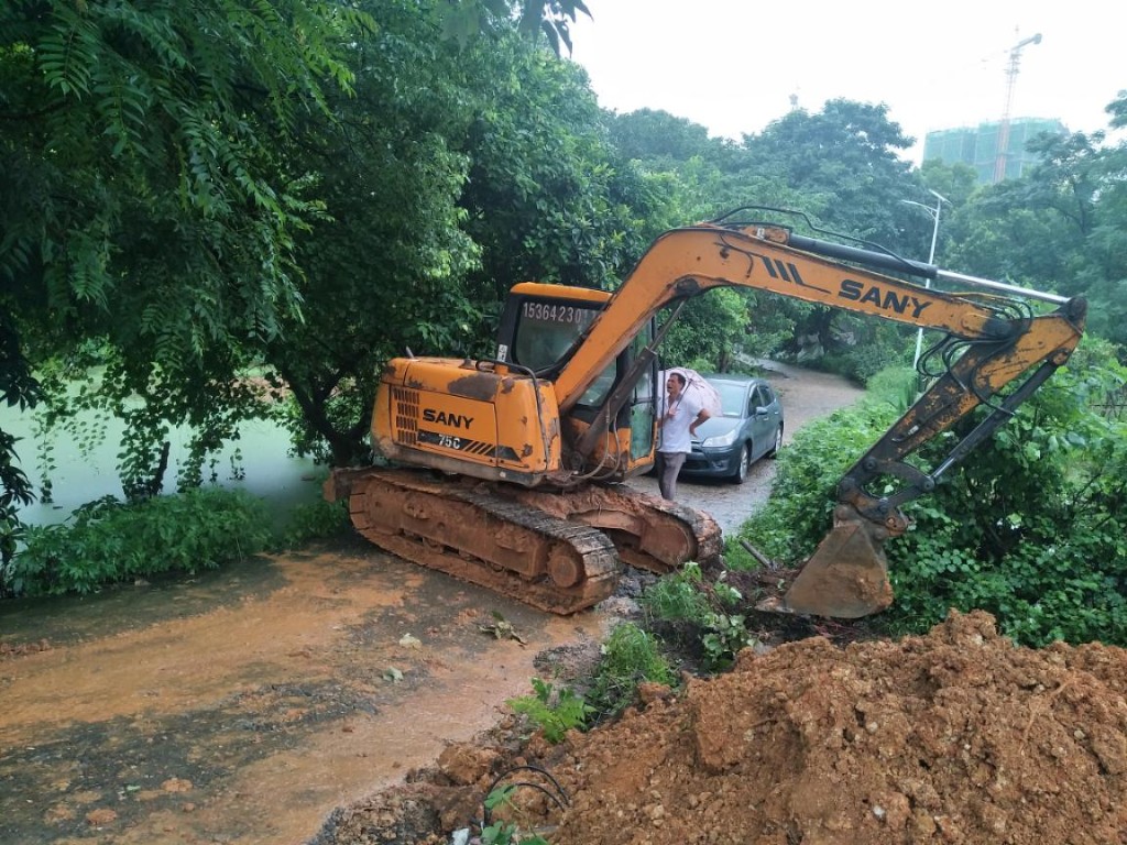 枫溪街道:社区、街道齐力排除暴雨积水险情