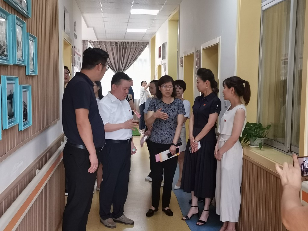 省委老干局一行到湘华社区考察“美在金秋”老党员之家