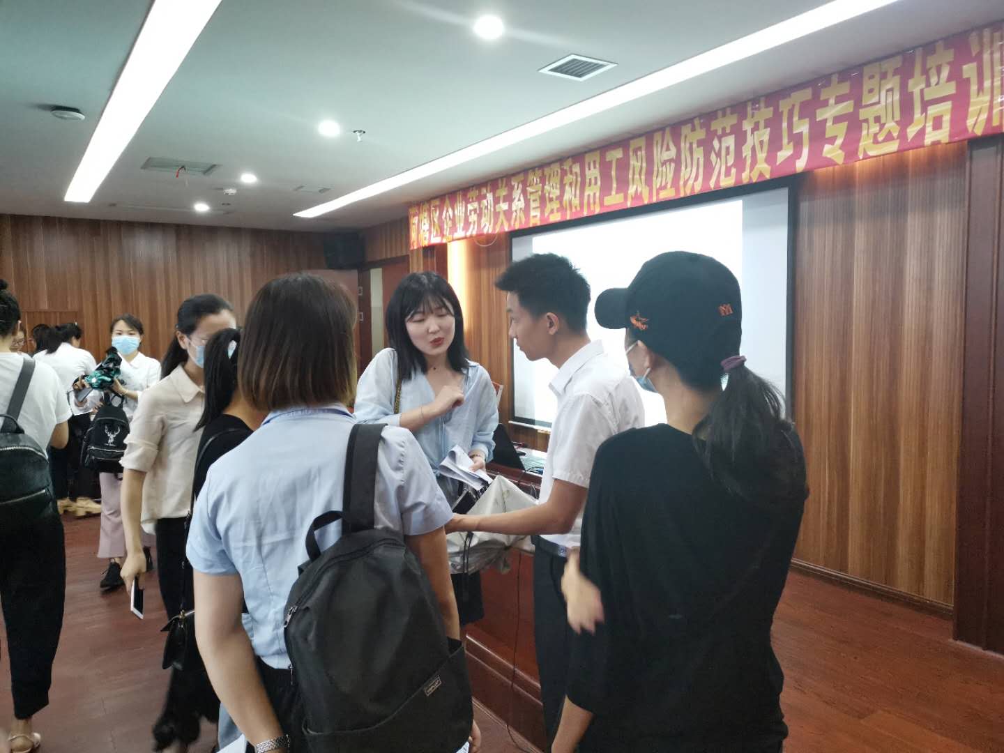 区产业服务中心举办“企业劳动关系管理和用工风险防范技巧”专题培训