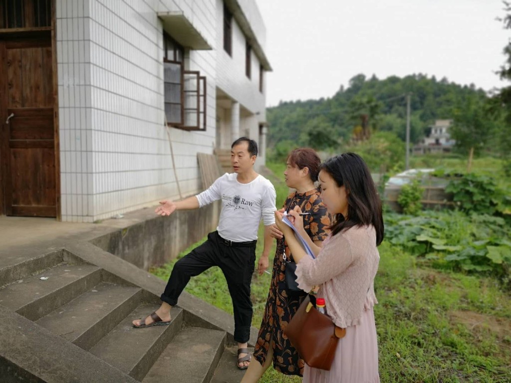 扶贫帮困强基础，进村入户聚民心