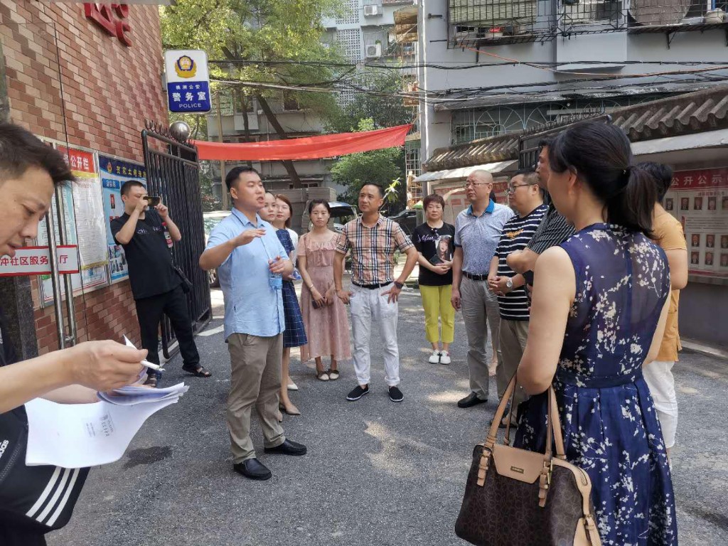 娄底市民政局慈社科相关人员赴贺家土街道办事处参观学习“三社联动”工作