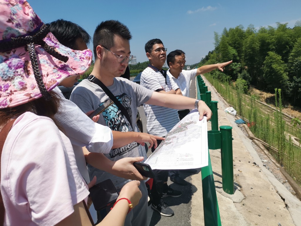 我市就村庄规划编制工作开展实地调研