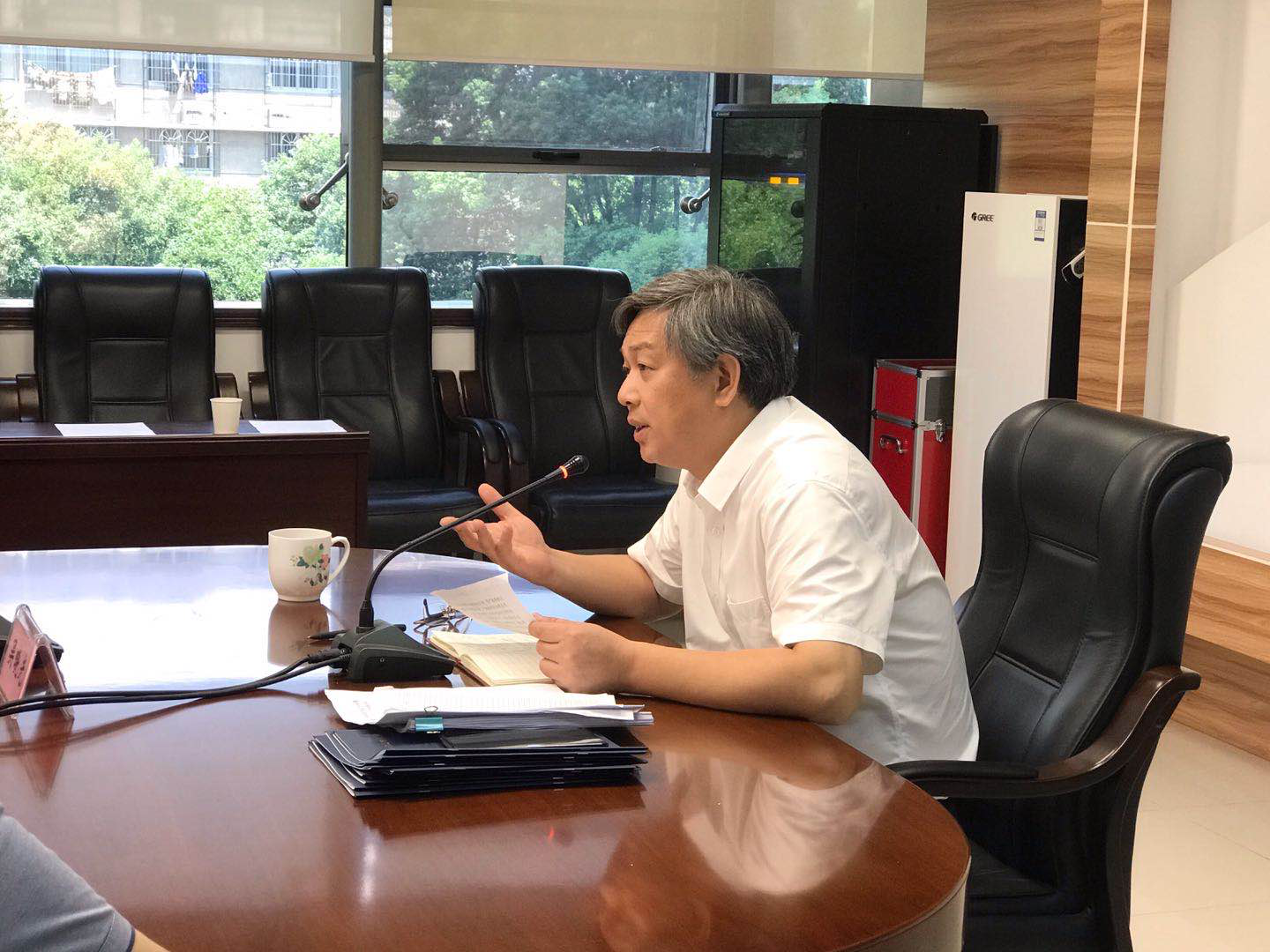 市国资委召开2020年度上半年经济运行分析暨监管企业负责人考核责任书签订会议