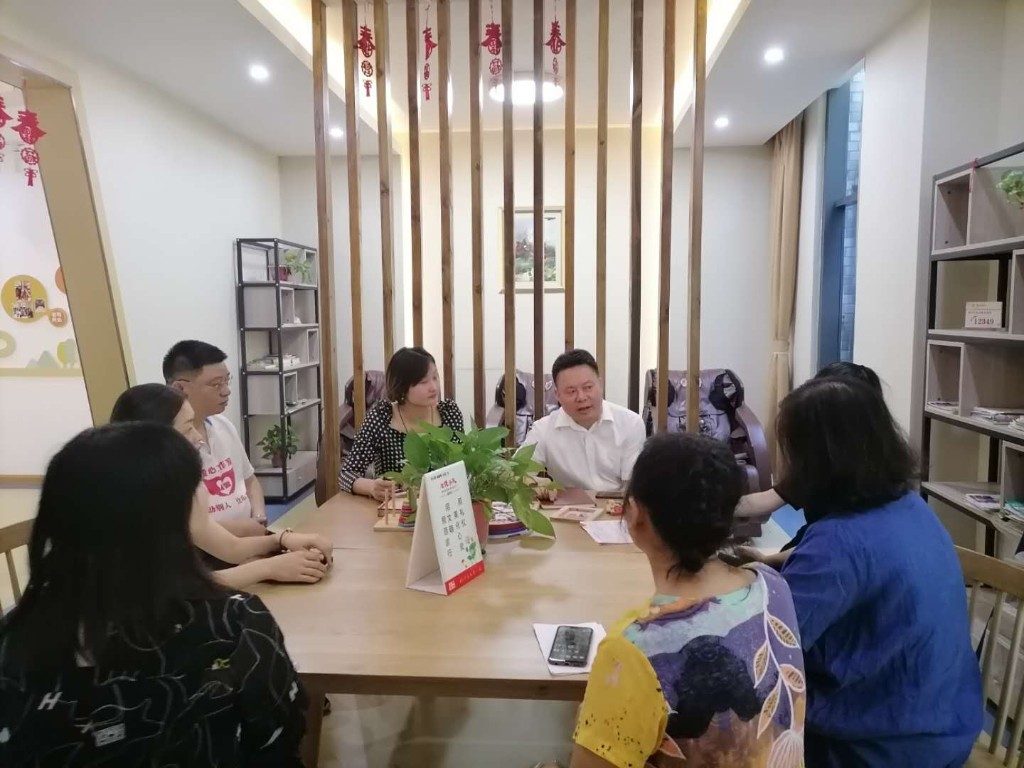 区领导到桂花街道调研小区党建工作