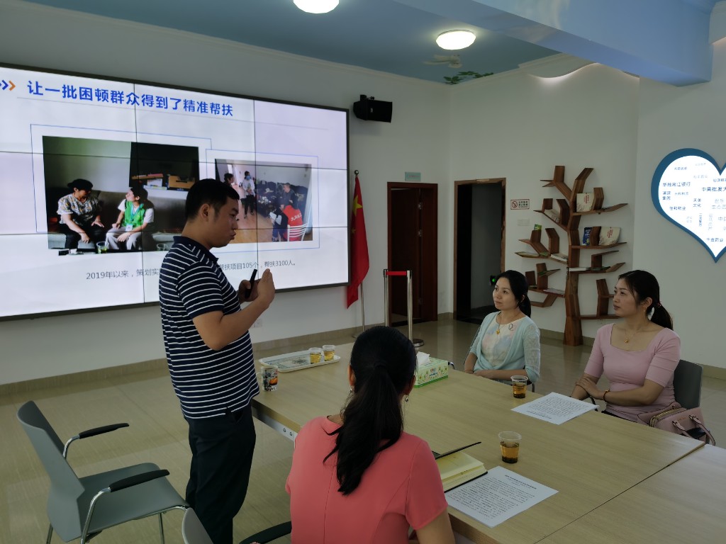 民盟株洲市委到荷塘区学习考察城乡帮困工作