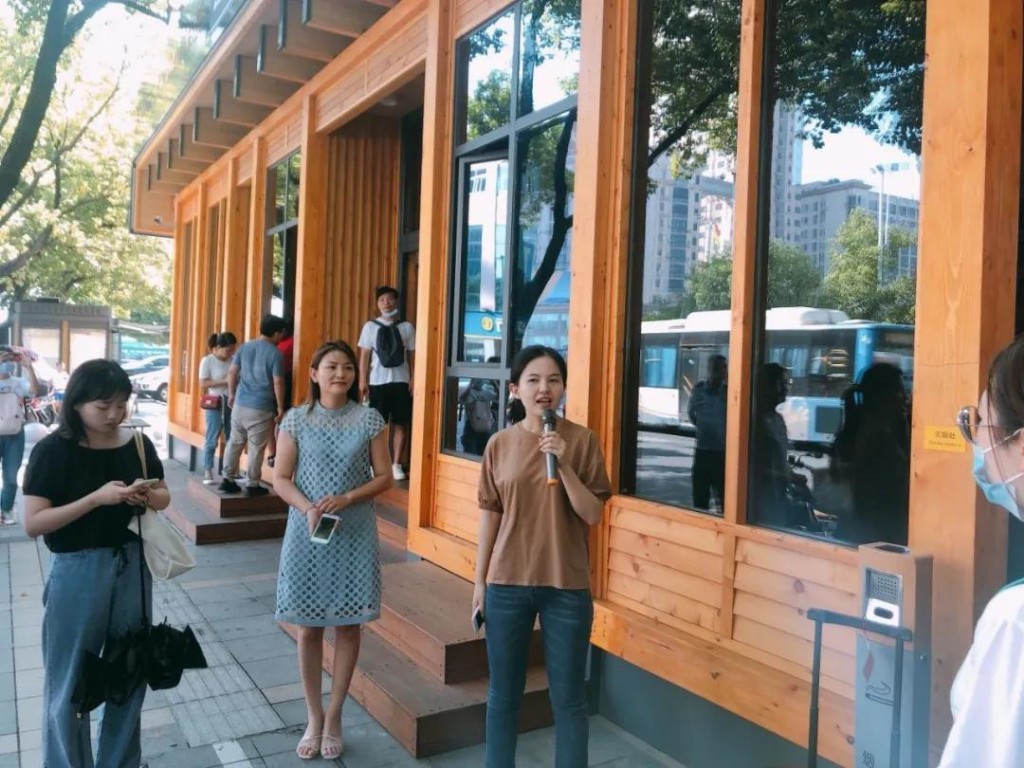 我们的第二天：“烈日炎炎也阻挡不了我们的脚步！”