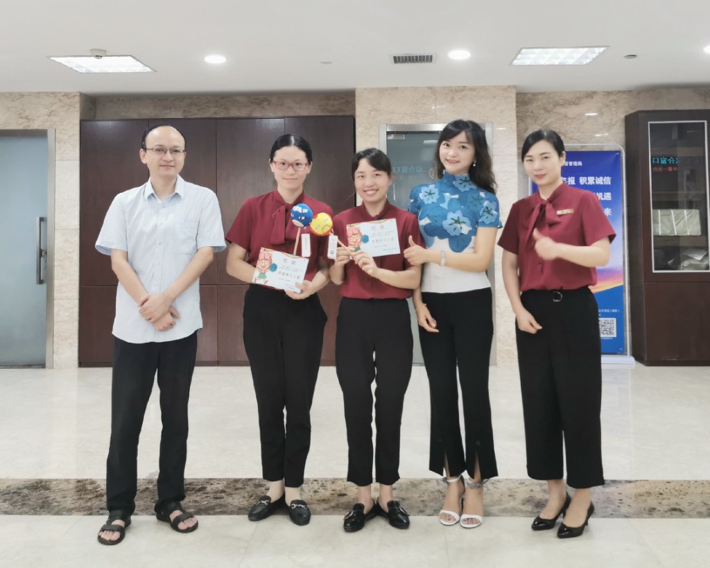 区政务服务中心：窗口服务之星，让表彰变得及时生动