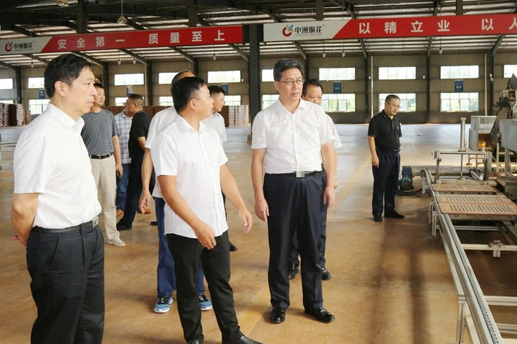 与现代化、信息化结合起来 推动烟花爆竹转型升级、安全发展