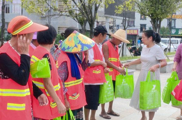 株洲市生态环境局茶陵分局：关爱环卫天使 共建文明茶陵
