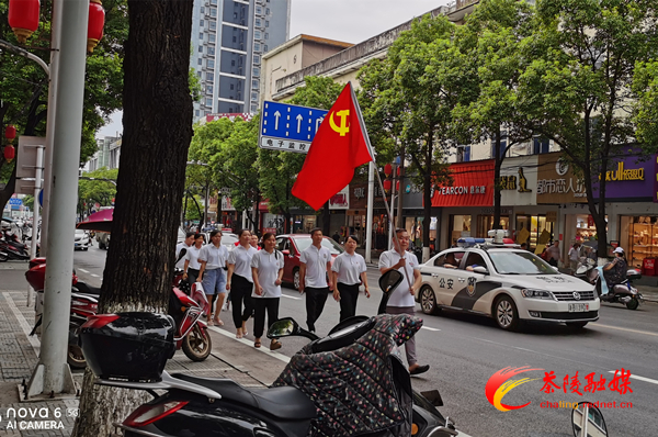 清凉一夏，城市因你而美 ——云阳街道交通社区开展党员志愿服务行活动