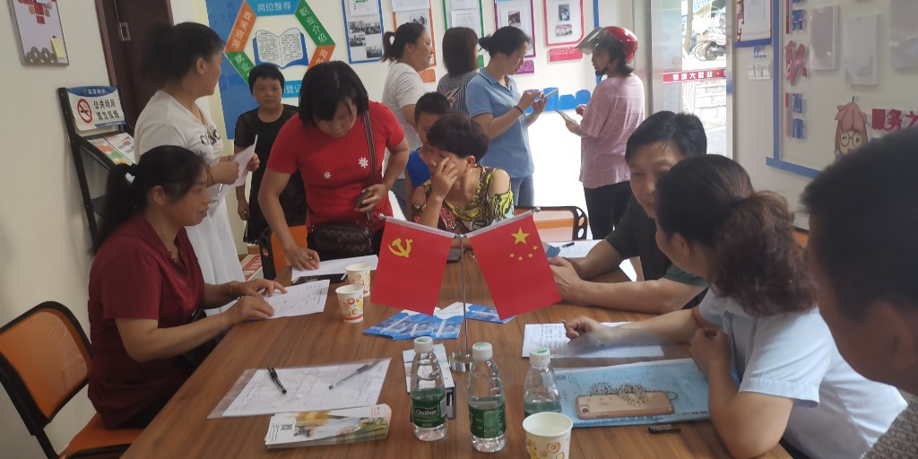金山街道召开“送岗到家门”微型招聘会