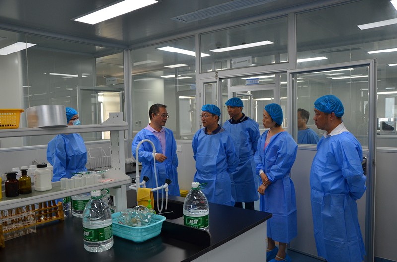 何恒仁视察基层公共卫生服务和应急能力建设工作情况