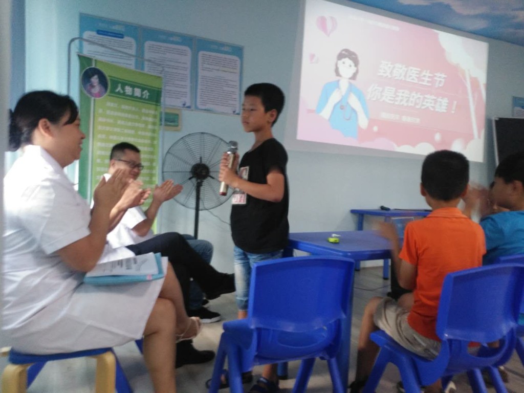 中国医师节：攸县抗疫一线医护人员进校园为留守学生讲述抗疫故事