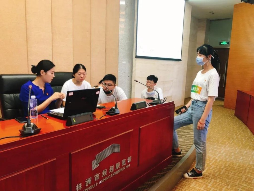 我们的第二天：“烈日炎炎也阻挡不了我们的脚步！”