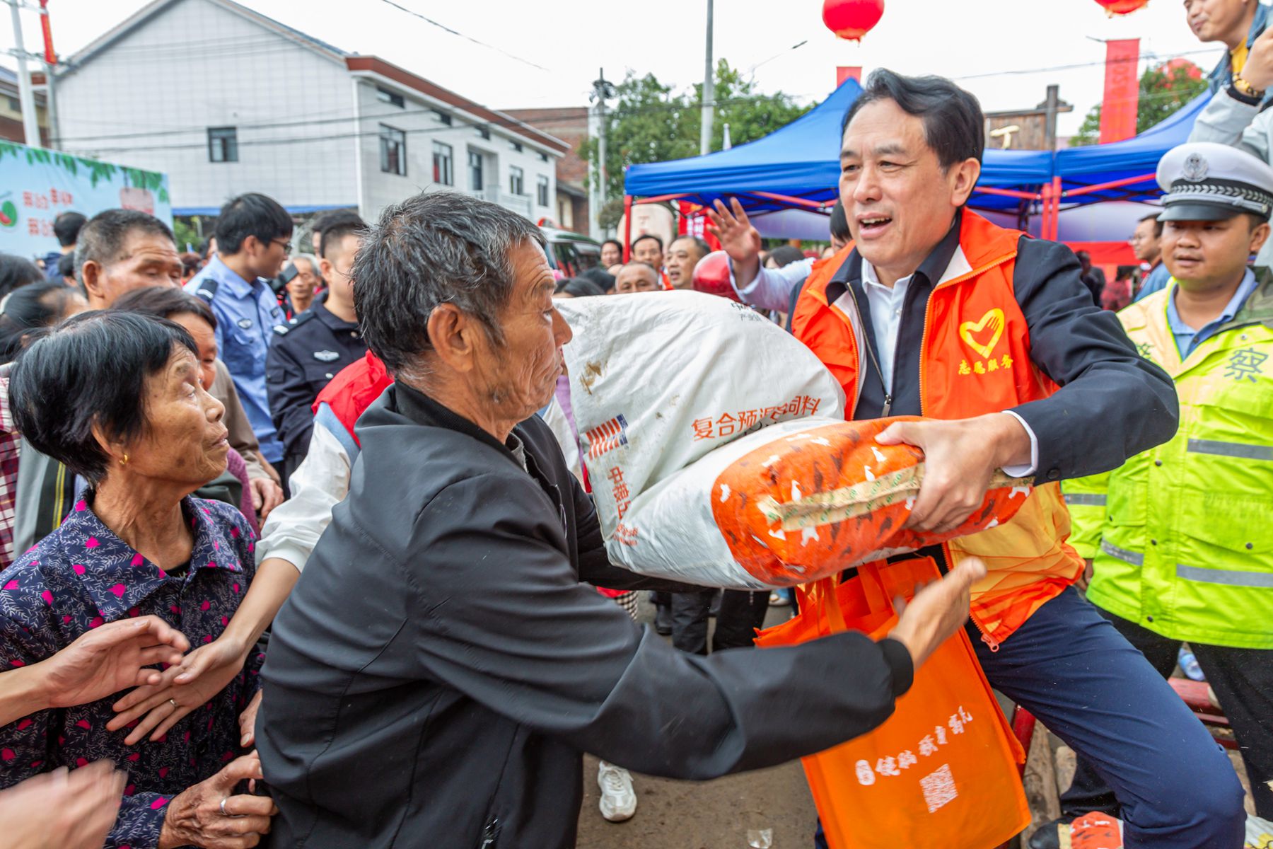 县委书记康月林调研指导农民丰收节活动