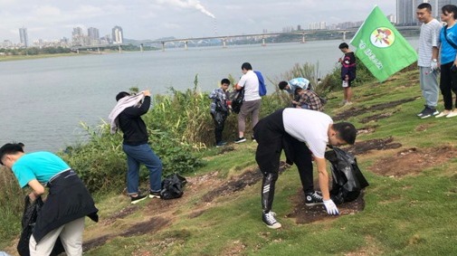 芦淞区开展“百城联动净滩”大型“抗圾”活动