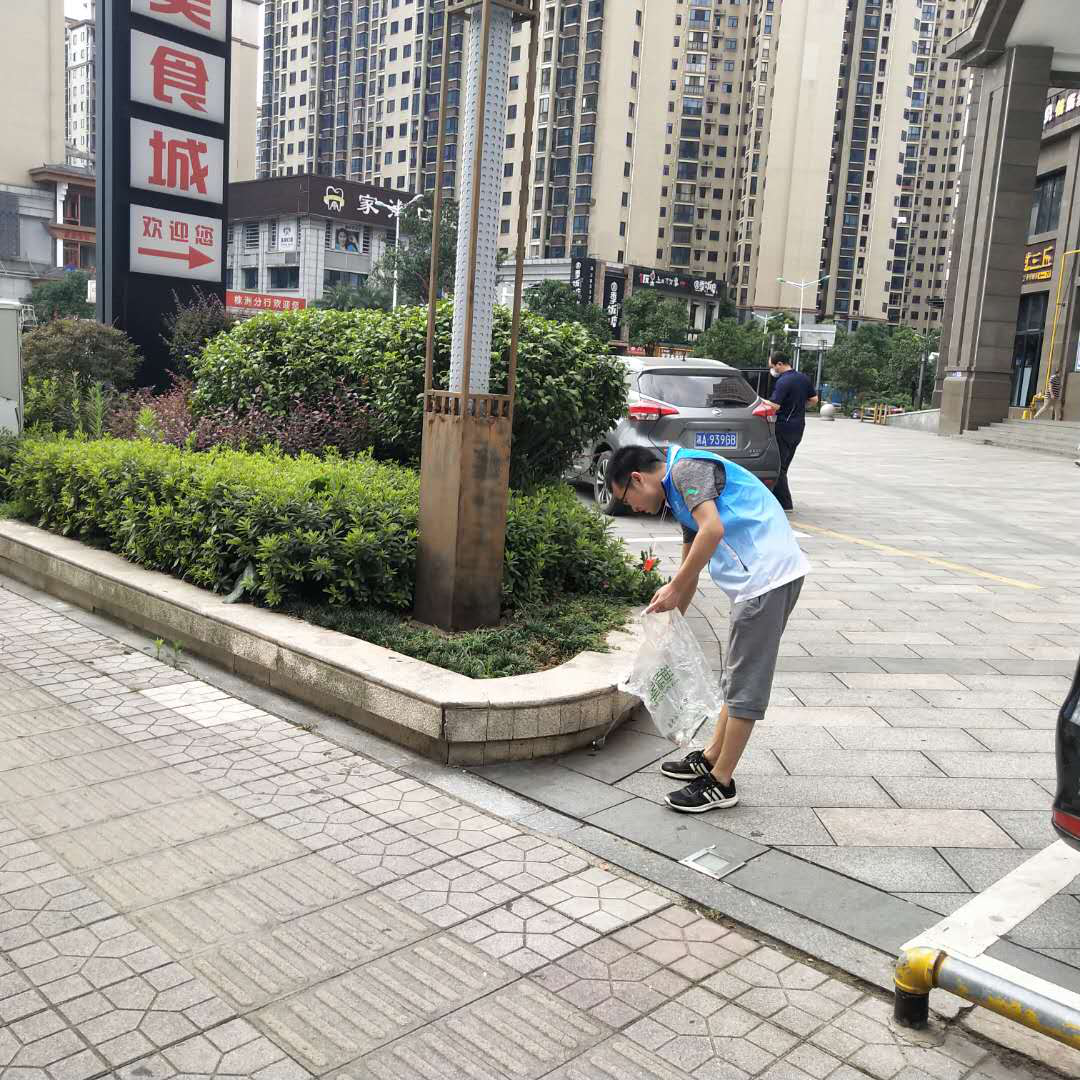 文明建设 有你有我 区征地协调服务中心开展文明城市创建志愿活动