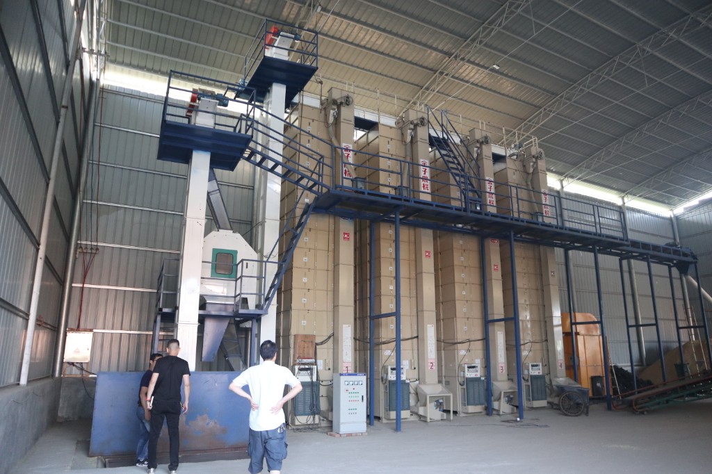 市农机局来攸督查现代农机合作社和机耕道项目建设情况
