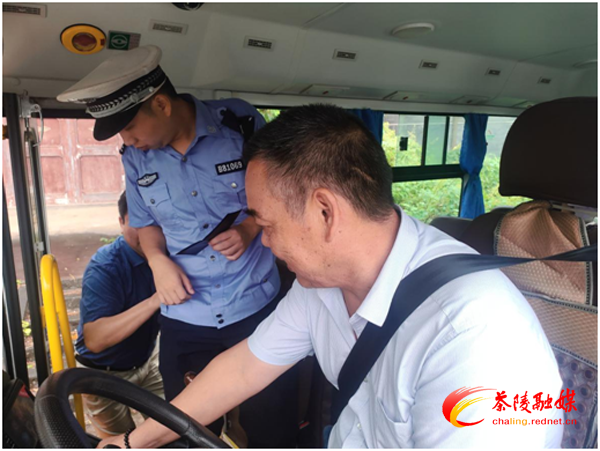 筑牢校车安全网 爱苗护苗在行动