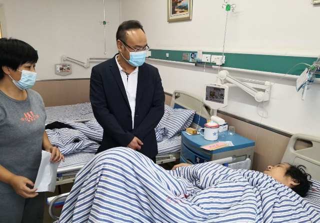 党代表进社区，慰问群众，解决问题