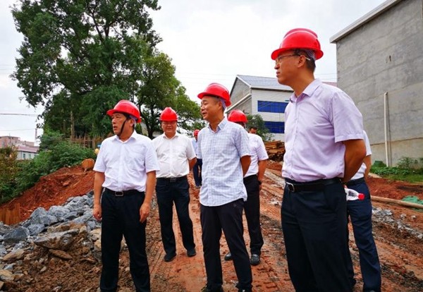 康月林督导污染防治攻坚战工作