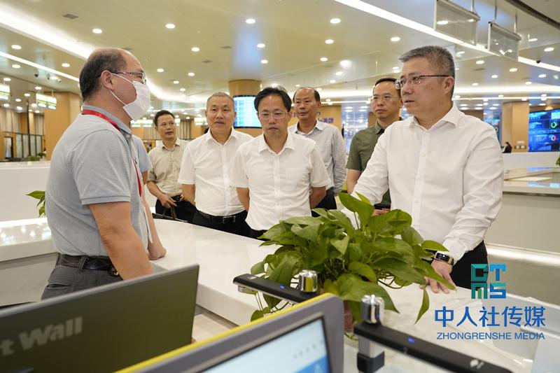 朱忠明副省长到省人力资源社会保障厅调研