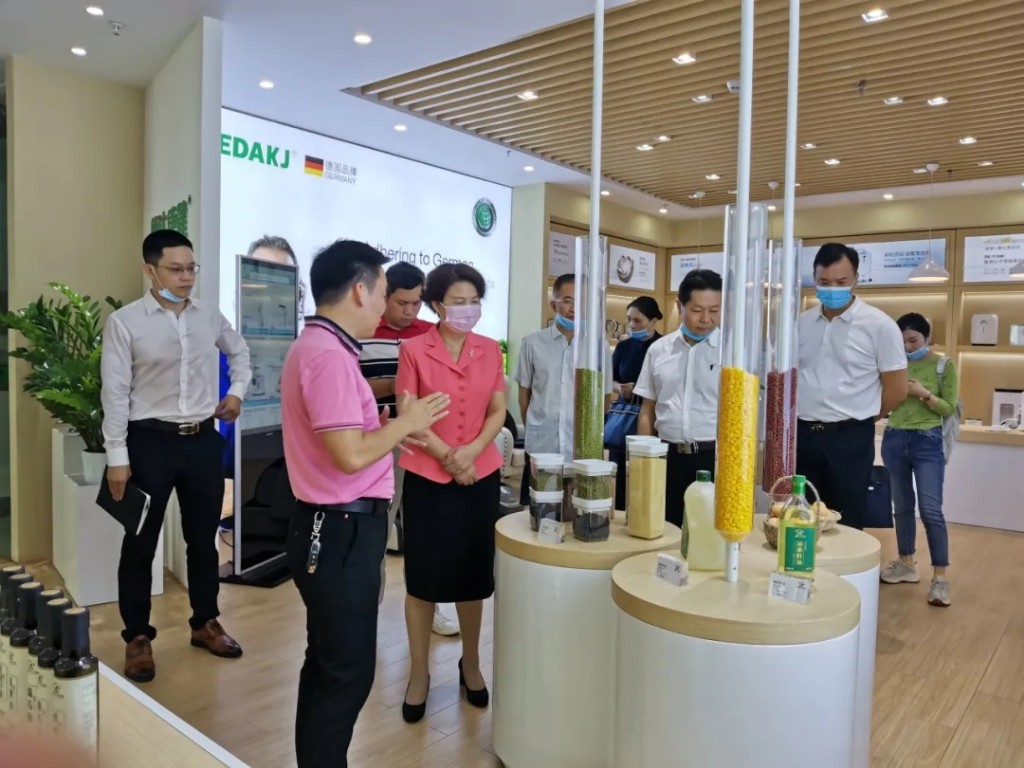 市生物医药健康产业链链长杨玉芳率队赴深圳考察招商