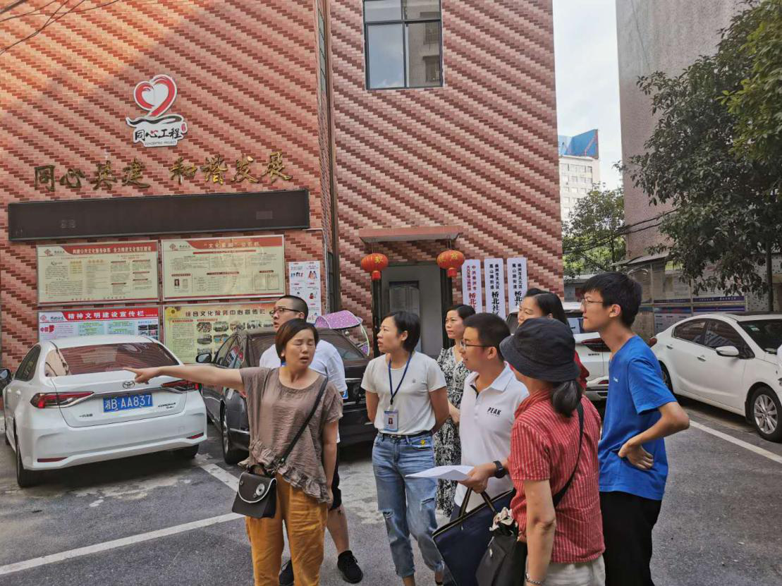 株洲市人普办深入天元区社区指导人口普查区划绘图工作