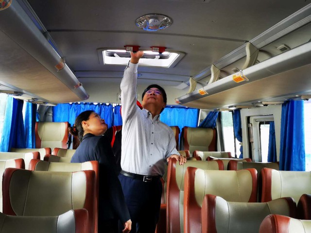 王卫安副市长督查“国庆.中秋”双节交通运输安全生产工作(图)