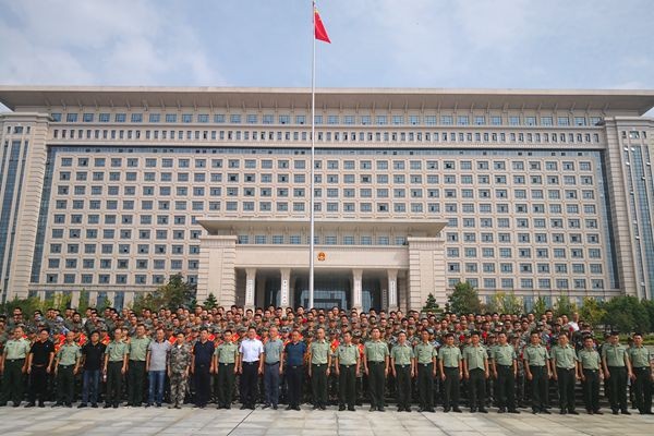 秋意绵绵送新兵,热血殷殷踏征程——攸县举行“迎老兵、送新兵”大会