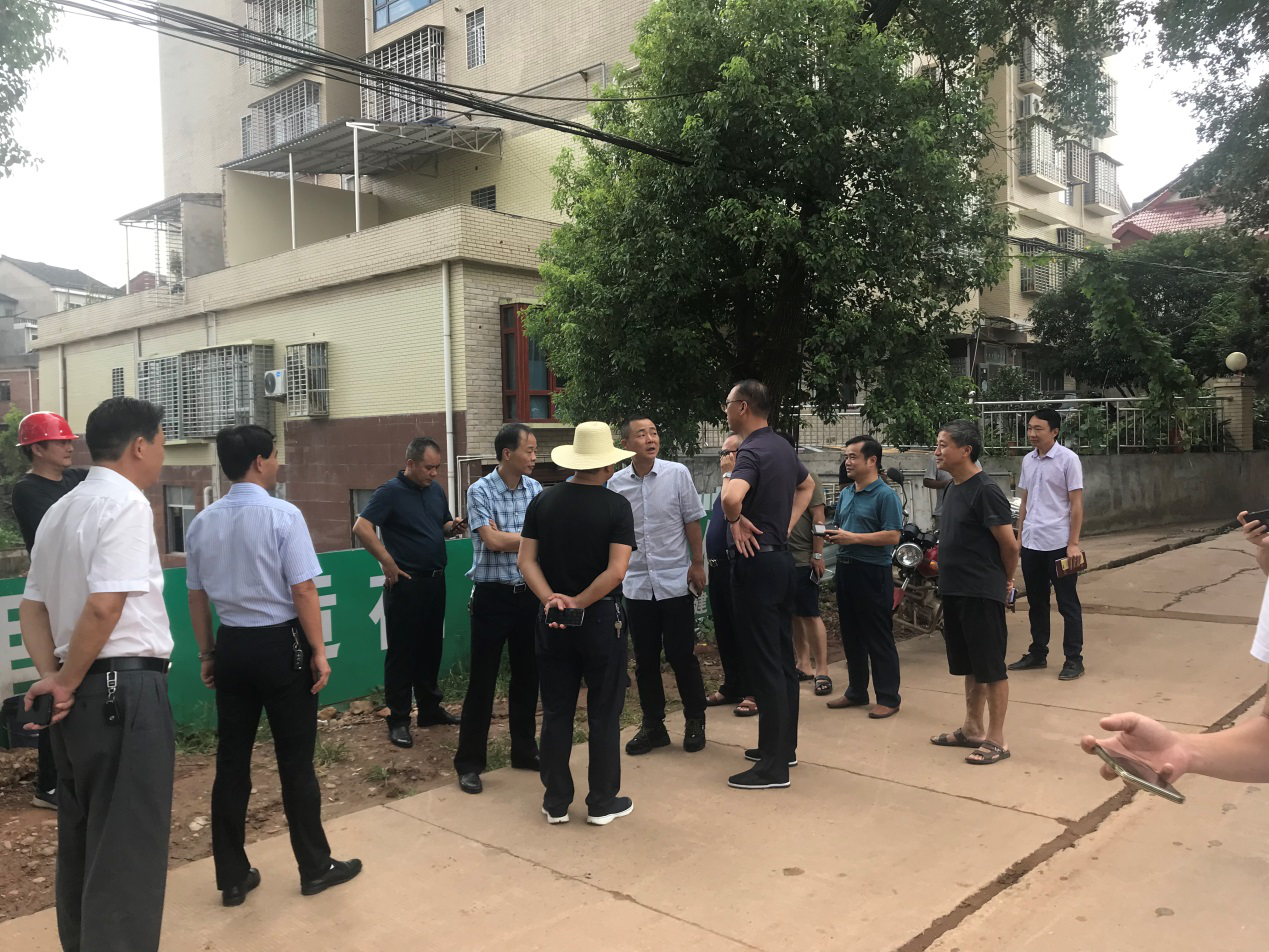 易屹东调研黑臭水体治理项目强调  深入践行习近平生态文明思想 高标准高质量完成黑臭水体治理攻坚任务