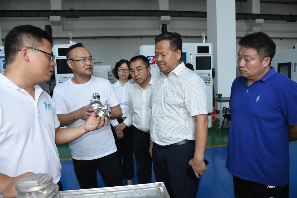 省发改委创新和高技术发展处处长阳谷生来株调研创新创业工作